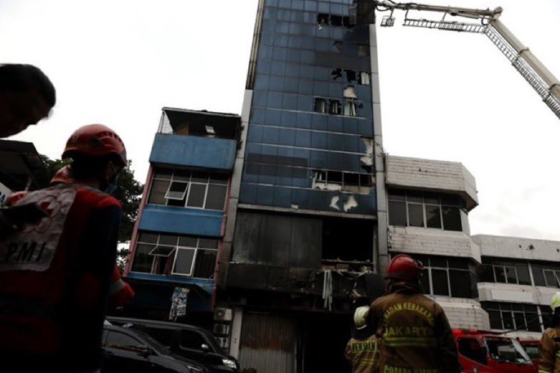 Incendio en Indonesia deja 22 fallecidos.