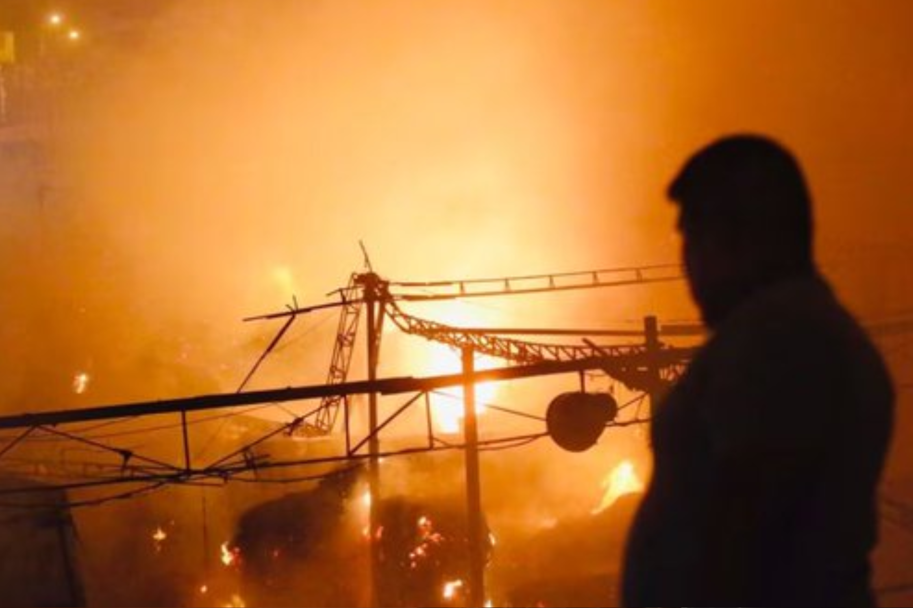 Incendio de almacén en Chorrillos.