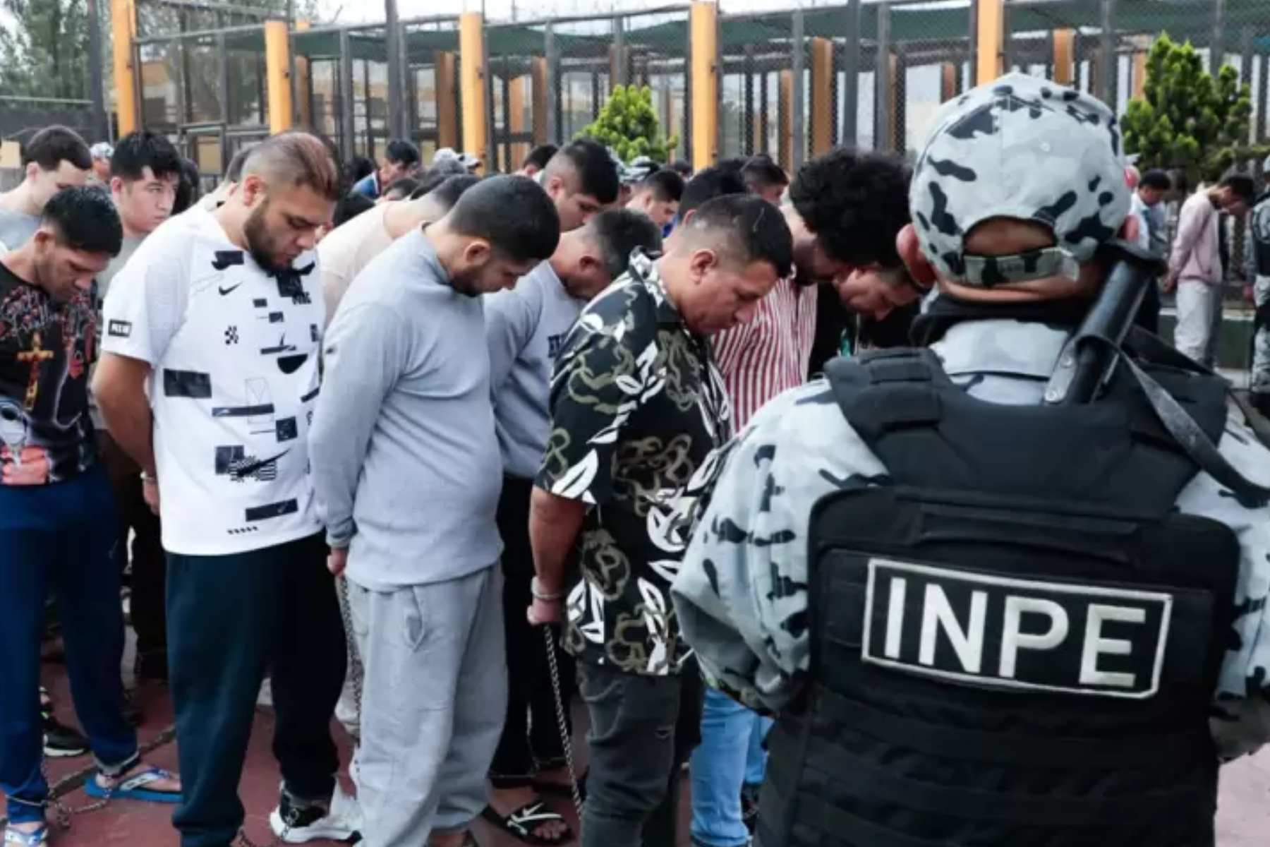 INPE traslada 100 presos peligrosos a Challapalca.