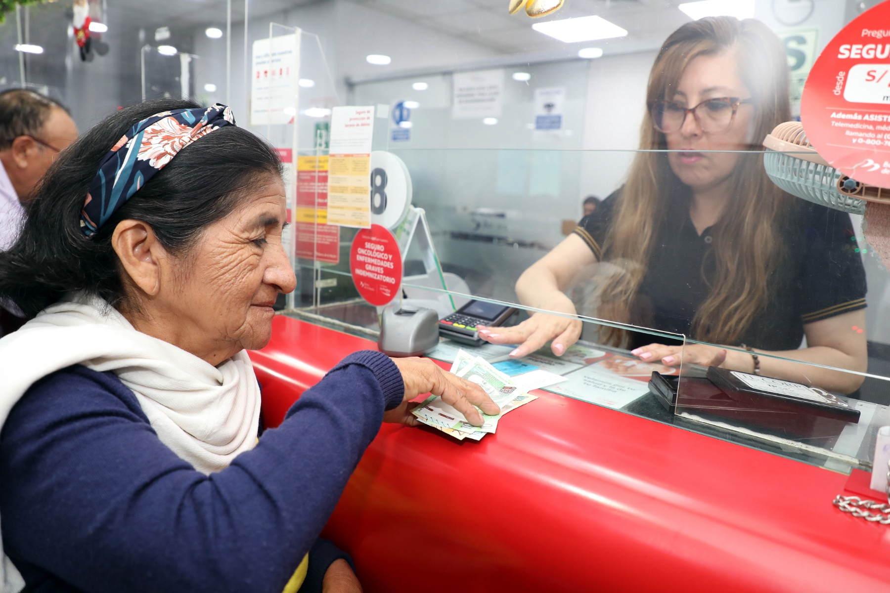 Midis adelanta pago de S/350.