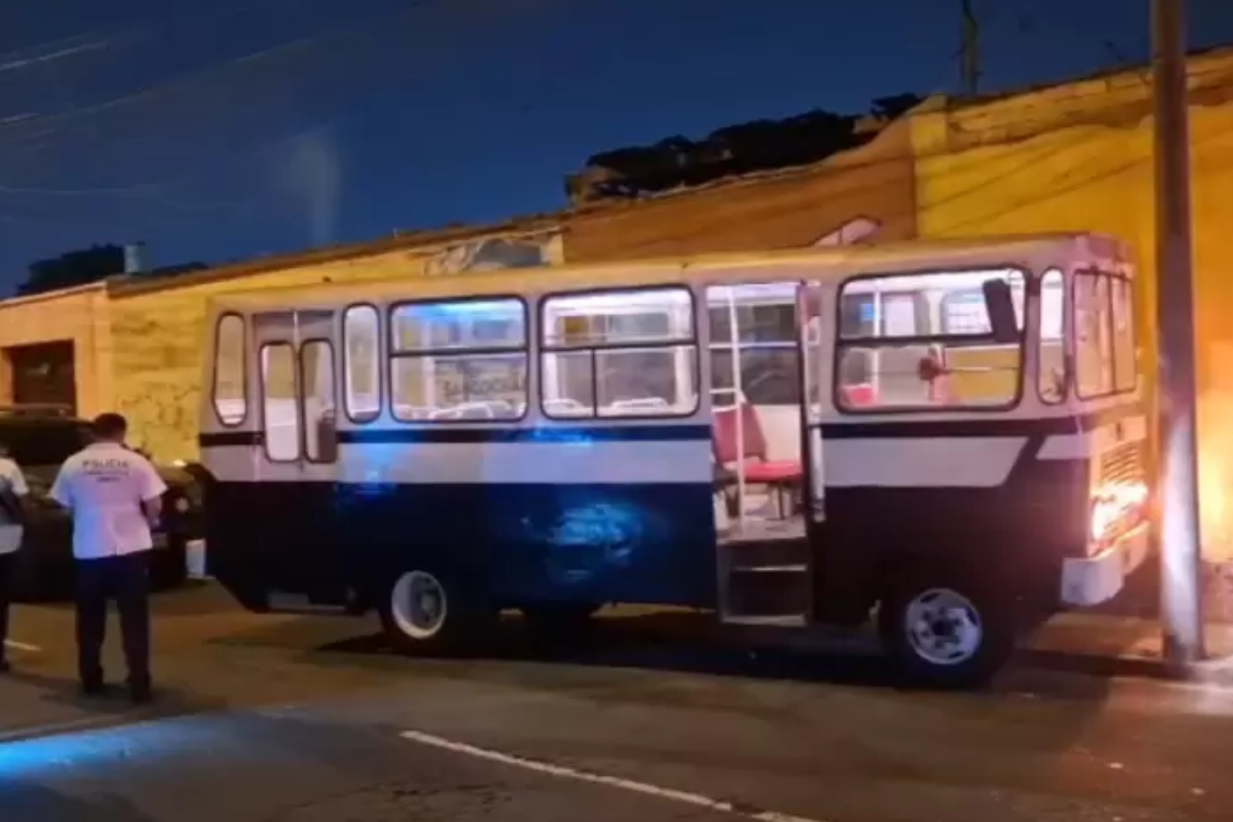 El ataque ocurrió en una zona transitada, generando pánico entre pasajeros y vecinos ante la creciente violencia en Lima.