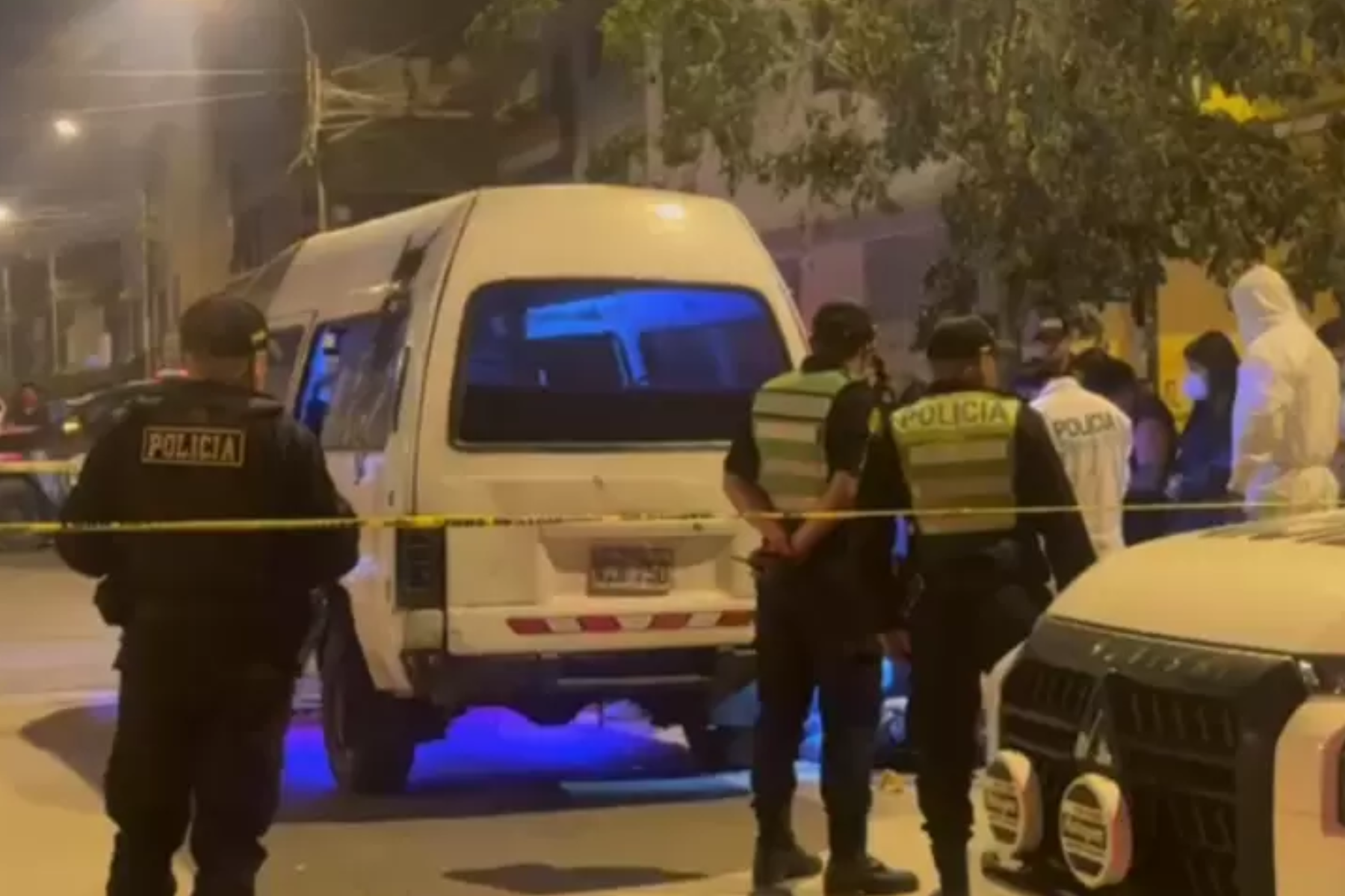 Chofer de combi es asesinado en Comas en presunto caso de extorsión por cupos.